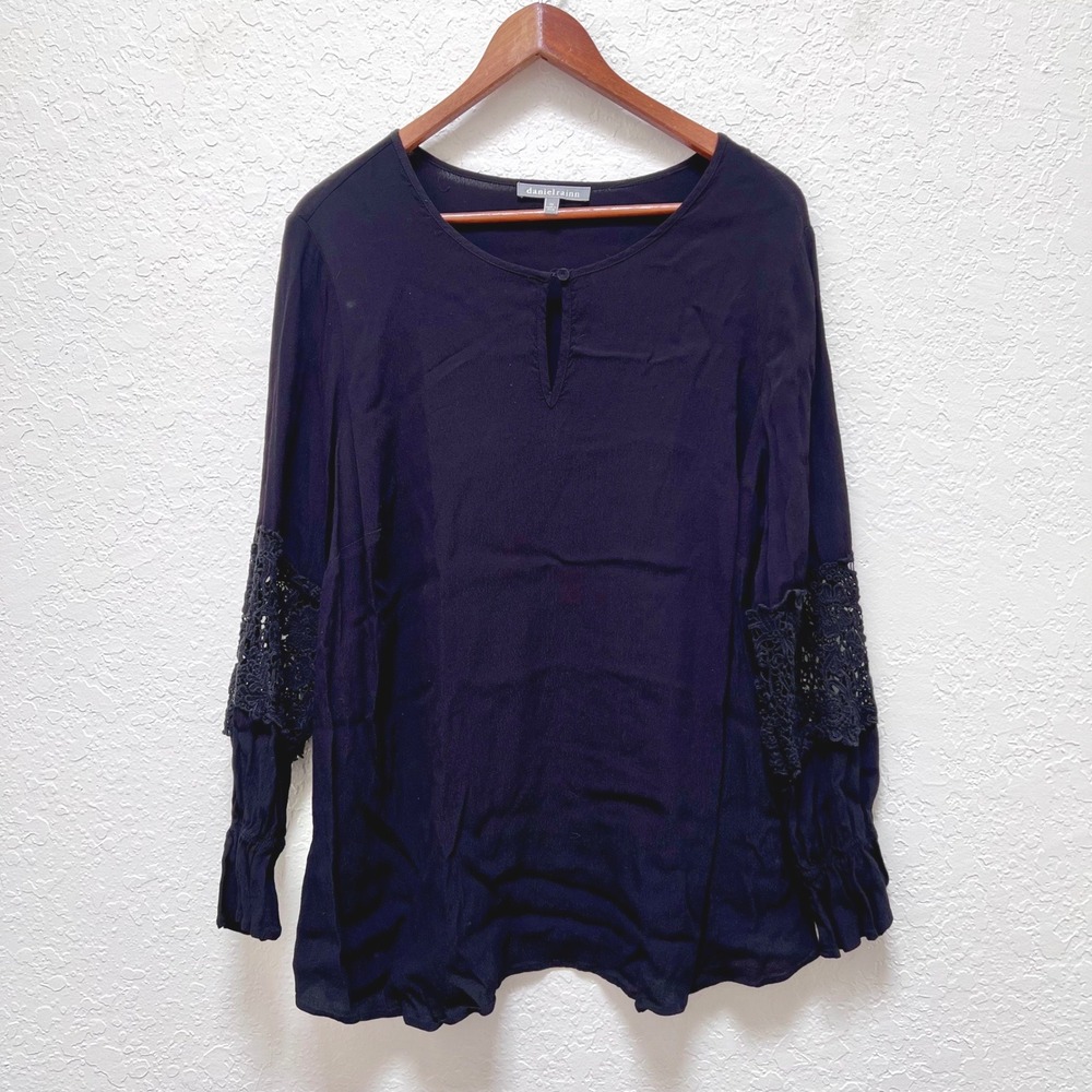 Daniel Rainn Black Crochet Lace Sleeve Blouse‎ Plus 2X Smocked Cuffs